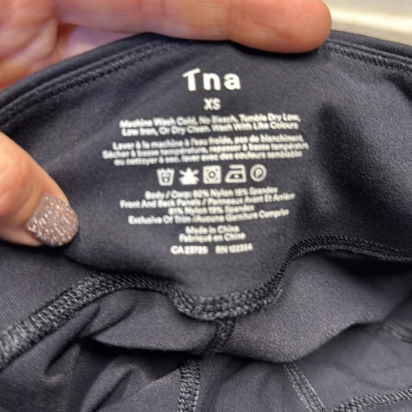 🚩 Aritzia TNA Black Athletic Leggings size XS - Picture 9 of 9